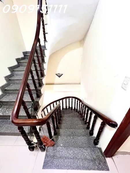 BÁN NHÀ HUỲNH TẤN PHÁT, Q7 – 70M² – 3 TẦNG – HẺM XE HƠI