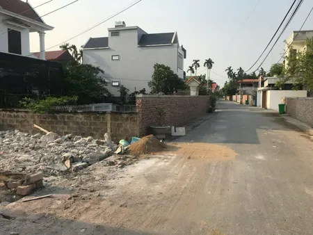 Bán 94 m lô góc Lâm Động nằm trên trục liên thôn trải nhựa cách 203 :hơn 100 m. L/h:076.231.9990 e Thúy