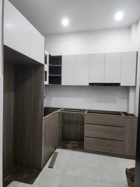 Nhà đường oto ra vào. Kẹt nên cần bán gấp. Giá còn bớt, gần ngã từ Thủ Đức