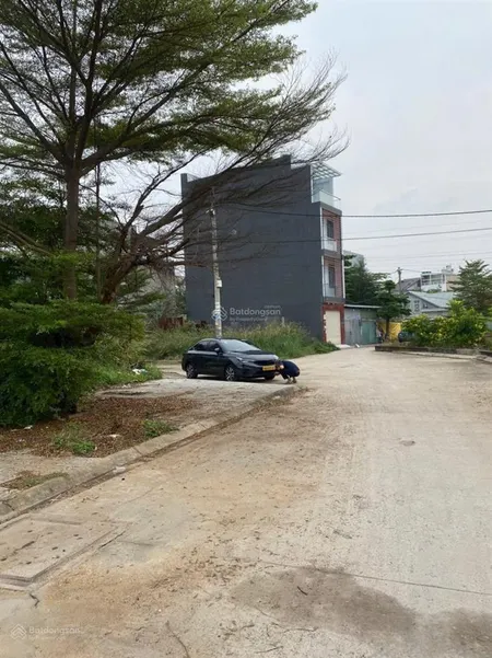 Bán đất lô góc 2 mặt tiền (9x13.6m) thổ cư 125.9m2 vuông, đường 8m thông ra sông sài gòn
