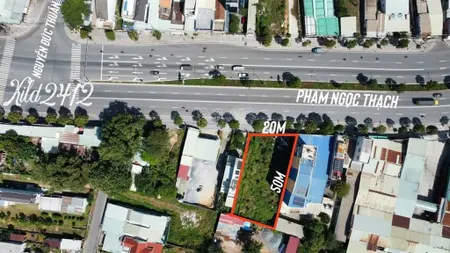 Cần bán đất mặt tiền phạm ngọc thạch 1000m2 thổ cư 200m2