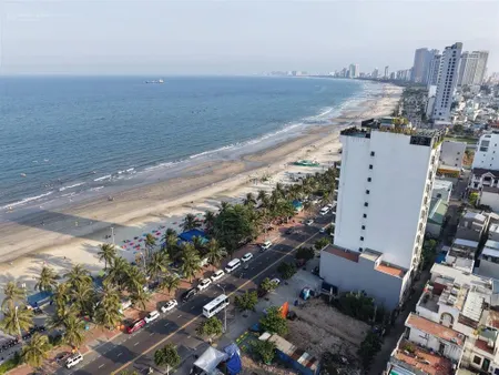 Cần bán 2 lô 2 mt đường nguyễn tất thành đà nẵng, dt 250m2, giá rẻ, view biển, đang cho thuê tốt