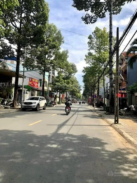 Góc 2 mặt tiền đường 4 (đường trương định). biên hoà, (dt 17m * 40m)