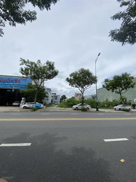 Bán lô mặt tiền trường sa vị trí đẹp đối diện resort 5* sát bãi tắm biển