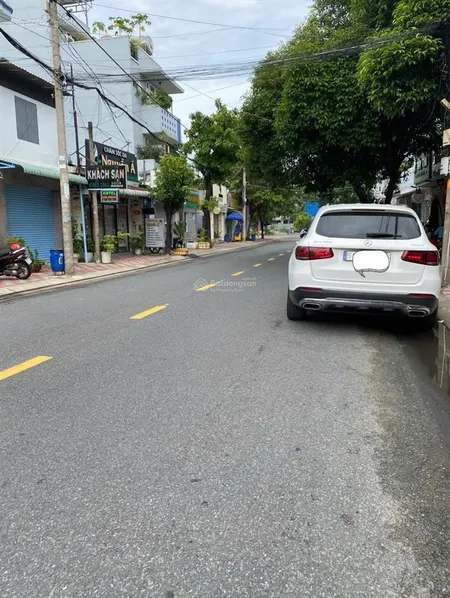 Bán đất mặt tiền ngay lã xuân oai, 80m2 quận 9, kv kinh doanh tốt, tiện xây nhà mới, chỉ 6.1 tỷ