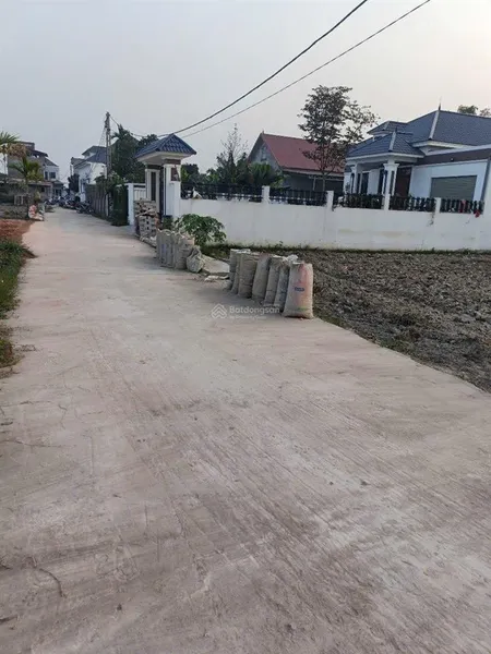 Lô góc hai măt tiền .làn hai trục liên xã .đường thông thoáng diên tích 117m2 .mặt tiền 5.7m