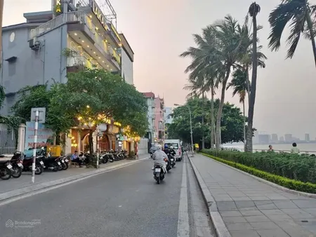 Bán đất tặng nhà trích sài view hồ tây 50m2, mt 5.6m, chỉ 12.8 tỷ ngõ nông 2 thoáng. 0328 016 ***