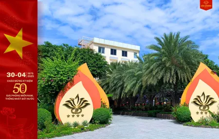 Resort nằm cạnh dòng sông hậu hiền hòa