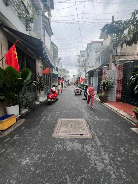 Ngay mũi tàu nguyễn sơn, thoại ngọc hầu hẻm nhựa 6m, 82m2 vuông a4, 3 tầng hơn 9tỷ