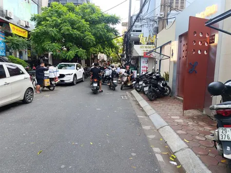 Chính chủ bán nhà thái thịnh phân lô ôtô 65m 7 tầng 22 tỷ nhà mới thang máy full nội thất