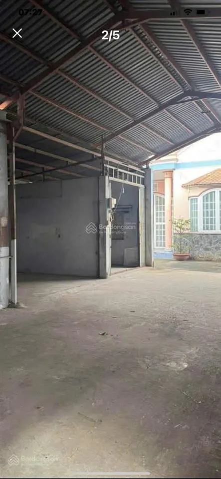 Nhà + xưởng 300m² dt 10m x 30m, 2 mặt tiền gồm 1 căn nhà và xưởng, đường xe tải, gần lê thị hà