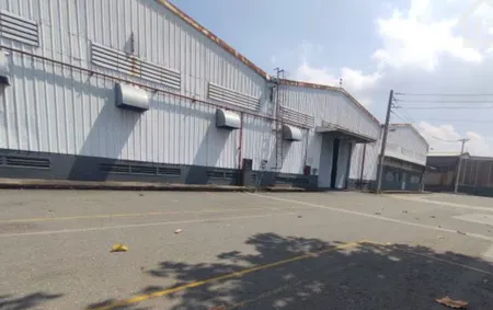 Cho thuê kho xưởng 1700m² mặt tiền đường Bùi Công Trừng, Hóc Môn. Vị trí thuận tiện xe container ra vào, phù hợp sản xuất hoặc làm kho chứa