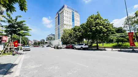 phân lô mặt phố Hoàng Như Tiếp, 100m x 4 tầng, mặt tiền 18m, dòng tiền 1 tỷ/năm