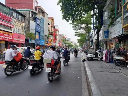 Bán nhà phố bà triệu 65m2 mặt tiền 5m hơn 16 tỷ cấp 4 kinh doanh ôtô tránh vỉa hè. cc 0961 318 ***