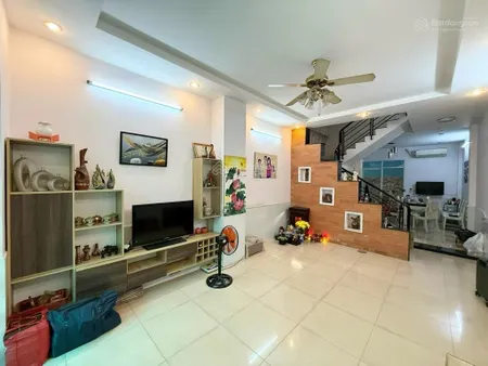 Bán nhà tân phú ngay văn cao 4x18 3 tầng hẻm 6m giá nhỉnh 8tỷ.
