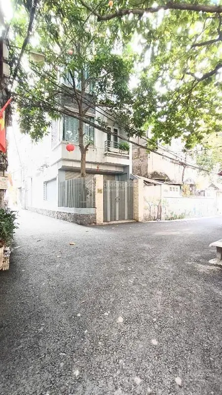 Bán nhà phố bồ đề 6 tầng thang máy gần hồ và trường học ô tô vào nhà