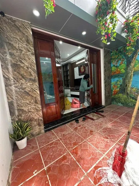 Cần bán nhà 5 tầng đàm quang trung long biên dt 32m giá 6,9 tỷ có thương lượng