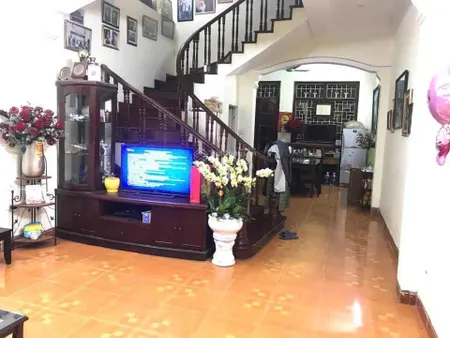 Bán nhà ngõ 168 nguyễn xiển 50m 5 tầng hai mặt thoáng vỉa hè ở và kinh doanh, ô tô dừng đỗ ngày đêm