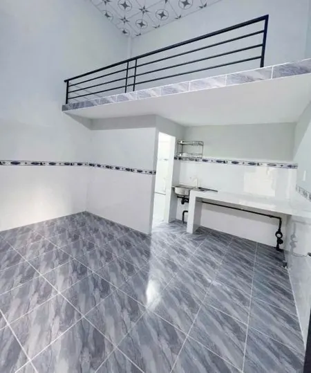 Dãy trọ 5x30m, có kiot và 4 phòng cho thuê kín, thu nhập ~10tr/tháng. Giá 1 TỶ 690, sổ hồng riêng, Ngay KCN. Chủ cần tiền lấy vốn kinh doanh nên bán nhanh.