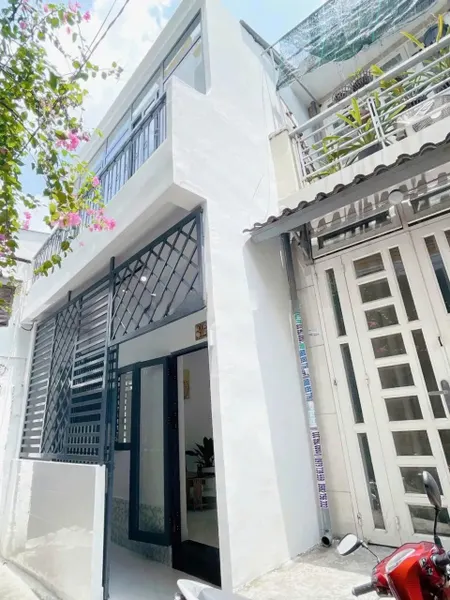 Bán nhà hẻm 1 sẹc DT 38m2 ở Vũ Tùng, P2, Bình Thạnh giá chỉ 1tỷ750t. Nhà SHR hoàn công đủ