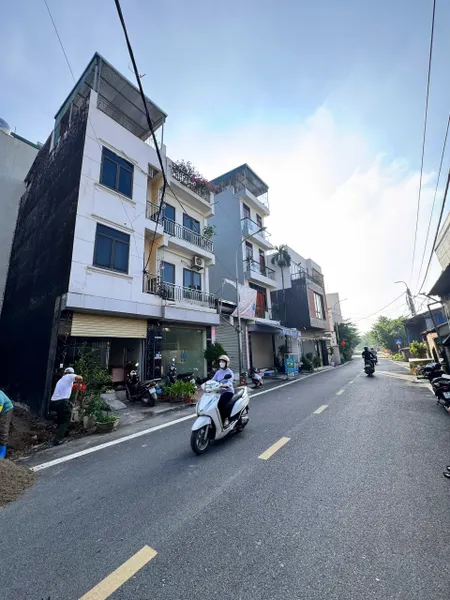 CHÍNH CHỦ CẦN BÁN BÁN CĂN NHÀ 5 TẦNG ĐỐI DIỆN ĐẠI HỌC THÀNH ĐÔ.
DIỆN TÍCH 68M- MẶT TIỀN 4.5- VỈA HÈ- PHÂN LÔ Ô TÔ ĐỖ NGÀY ĐÊM TRƯỚC NHÀ. TIỆN ÍCH NGẬP TRÀN BÁN KÍNH 100M.
RẤT PHÙ HỢP KINH DOANH BUÔN BÁN. VĂN PHÒNG.
GIÁ CÔNG KHAI CHỈ 15XTY CÓ THƯƠNG LƯỢ