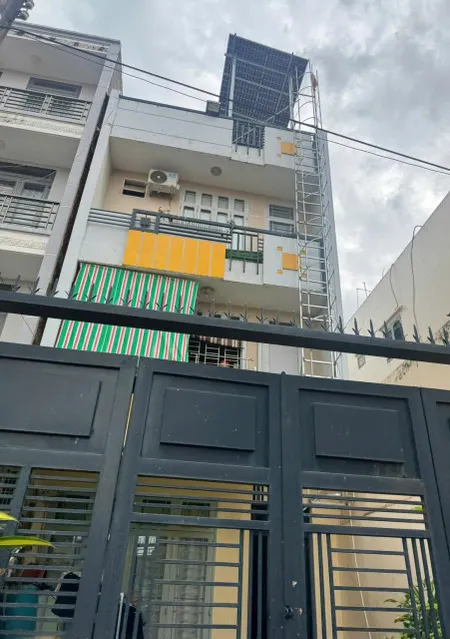 **Bán nhà phường 4 Tân Bình** hxh Cách Mạng Tháng 8; 4,5 x13m 4 tầng
