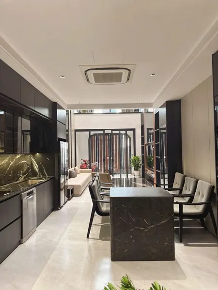NHÀ ĐẸP LÕI BỒ ĐỀ - GẦN HỒ, GẦN CHỢ - Nằm giữa 2 cầu Chương Dường và Trần Hưng Đạo