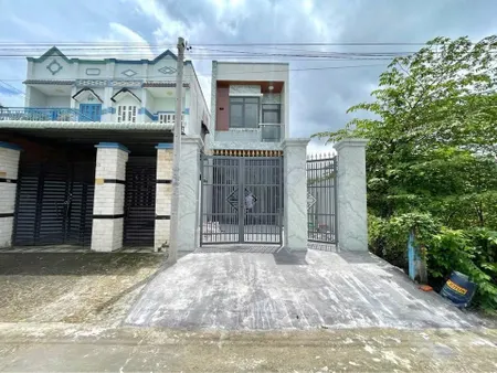 Bán gấp nhà mới xây 3PN nằm ngay tại xã Tân Thông Hội, Củ Chi, giá 2,2 tỷ