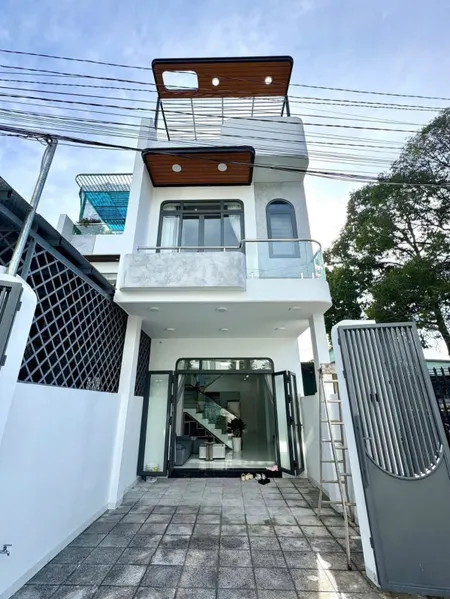 Bán nhà 1 trệt 2 lầu ngay trung tâm thủ dầu một 2ty6