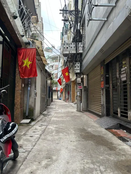 BÁN NHÀ ĐƯỜNG QUAN NHÂN. 70M2 - 5 TẦNG. NGÕ THÔNG.