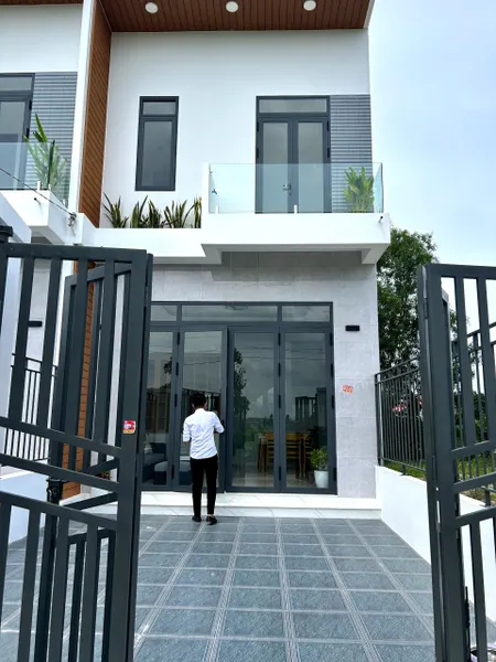 NHÀ MẶT TIỀN 3PN NỘI THẤT ĐẦY ĐỦ - SỔ HỒNG HOÀN CÔNG