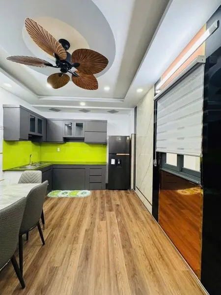 Nhà Hoàng Văn Thái– 50m², 5 tầng, 9.x tỷ.Một căn nhà hiếm trong khu phố yên tĩnh, ngõ nông 2m, vài bước ra chợ – trường học.