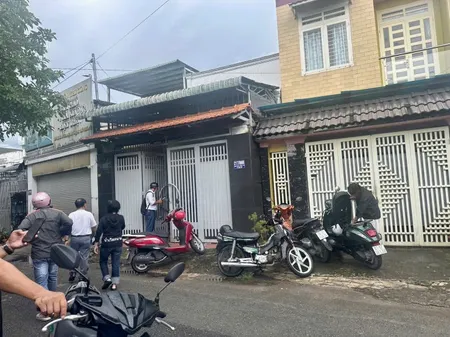 Nhà gác lững đẹp Phú Hoà cũ (phường Phú Lợi-TP.HCM) mt hẻm 217 NTMK nhựa oto né nhau giá êm
