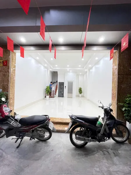 NHÀ ĐẸP QUẬN ĐỐNG ĐA- NHÀ MỚI THANG MÁY NHẬP KHẨU.