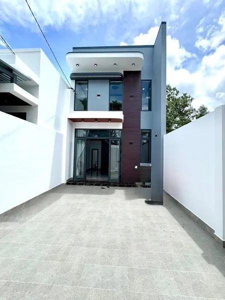 Bán nhà đẹp mới xây. 1 trệt 1 lầu. Thổ cư toàn bộ.