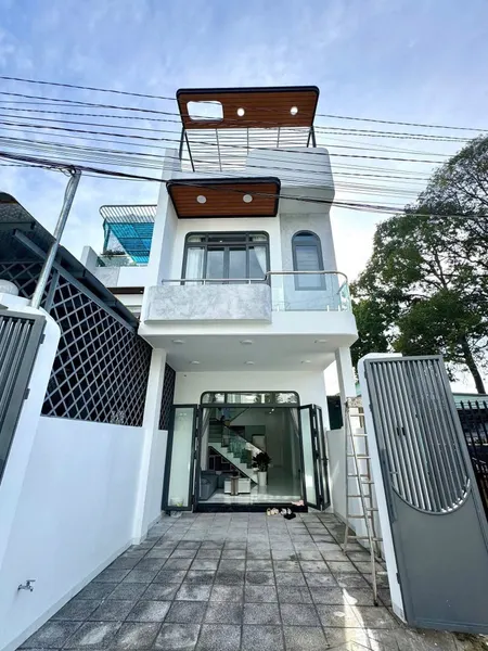 Nhà 1 trệt 2 lầu mới Phú Mỹ cũ (phường Bình Dương-TP.HCM) đường oto sát bên Huỳnh Văn Luỹ vị trí đẹp