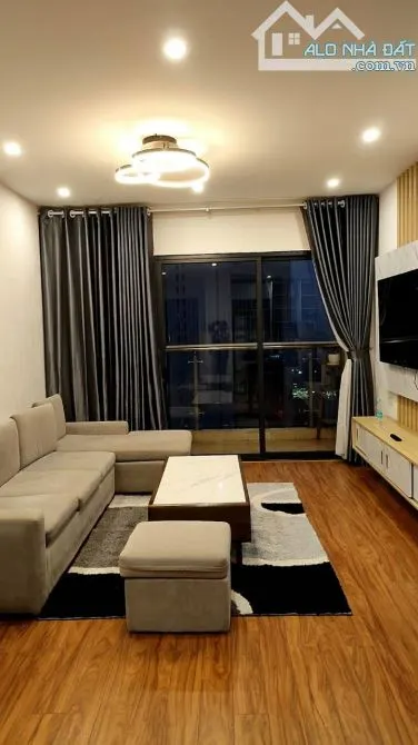 Cho thuê CH Golden West Lê Văn Thiêm 110m, 3 ngủ, full đồ đẹp, có slot ô tô, giá 17 triệu.