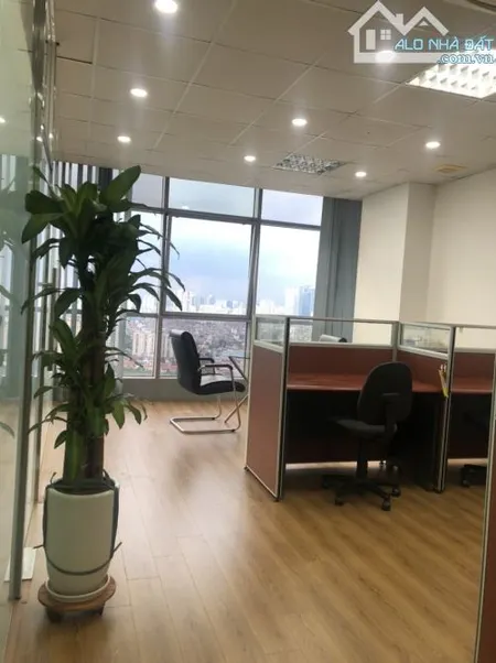 Cho thuê văn phòng tại dự án EURO WINDOW Trần Duy Hưng 100m, thông sàn, giá 21 triệu.