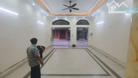 25tr/tháng! Vỉa Hè! Mặt ngõ! 3 ô tô tránh! Nhà Hoàng Văn Thái 93m2, 4 tầng, Mt5m