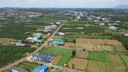 451 m2 có 20m mặt tiền, đường thôn 7 lộc tân, ngay sau lâu đài trắng. cách cao tốc, chợ 1km.