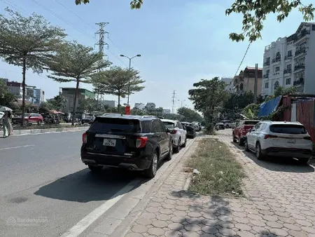 Bán đất mặt phố văn tiến dũng. mặt tiền 13m. kinh doanh bất chấp mọi loại hình. giá nhỉnh 50 tr/m2