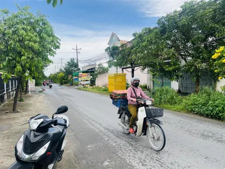 Bán đất mặt tiền đường giồng lớn , 6x47m, kinh doanh buôn bán, cách chợ mỹ hạnh nam 400m