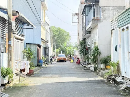 Bán gấp đất tại long phước, 2,45 tỷ, 50m2, mặt tiền 5m, ngõ rộng 6m sau chợ long phước 300m