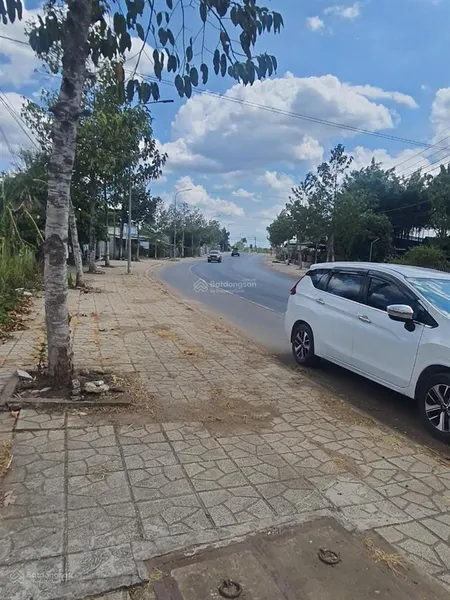 Bán gấp đất mặt tiền đt765, xã xuân hiệp, xuân lộc. dt gần 1 ha, ngang 40m, sổ 2024