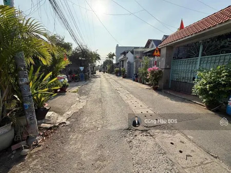 Đất mt nguyễn văn trỗi, p. dĩ an. dt 120m2 (4x30m) thổ cư 92m2, đường nhựa 6m. giá 4.5 tỷ tl