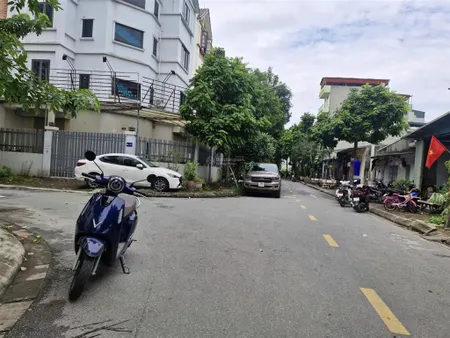 Bán đất thạch bàn, long biên, 55m2, mt 4.7m, giá 15.8 tỷ, ô tô tránh, vỉa hè rộng kinh doanh đỉnh