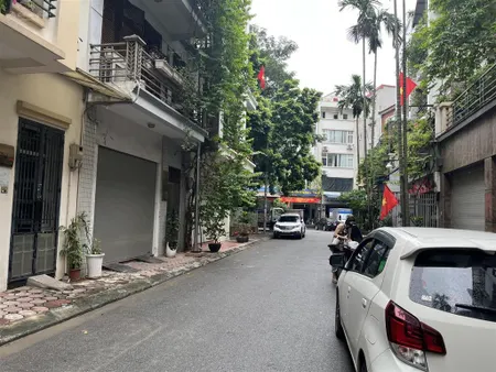 Bán đất phố trung kính lớn 105m² ô tô tránh mặt tiền rộng giá 32 tỷ có thương lượng
