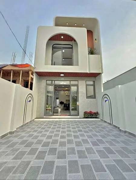 NHÀ PHỐ 112M² GẦN CHỢ BÌNH CHÁNH - DIỆN TÍCH LỚN, THIẾT KẾ CAO CẤP, GIÁ 2.7 TỶ - TẶNG TOÀN BỘ NỘI THẤT
