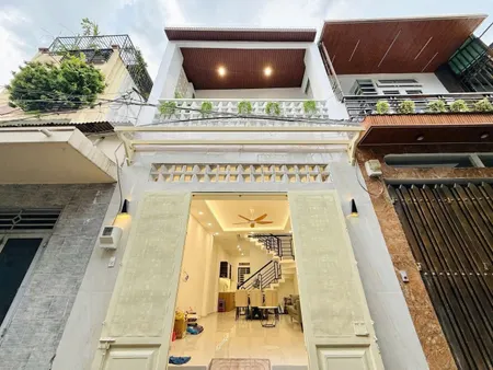 Giá tốt! bán căn 49,3m2 Hoàng Việt P.4 Tân Bình giá 1tỷ950tr