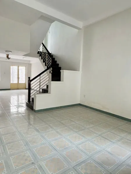 Nhà 2 tầng 2 MT cách đường Điện Biên Phủ chỉ 1 căn nhà:
Dt: 110.3m2 Giá 7.3ty Số chứng chỉ: đang đợi cấp chứng chỉ mới , số chứng nhận: MG 25- 625